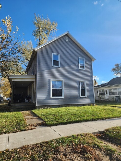 829 Kentner St unit Upper, Defiance, OH 43512 - photo 1