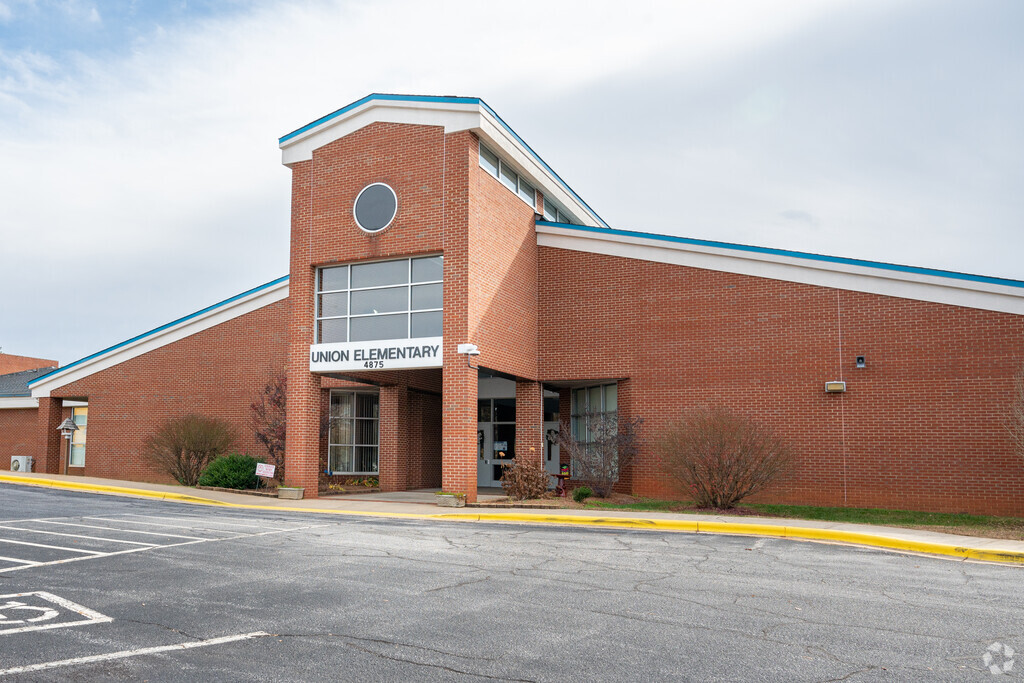 Union Elementary School provides education in the neighborhood of 
Lincoln County.