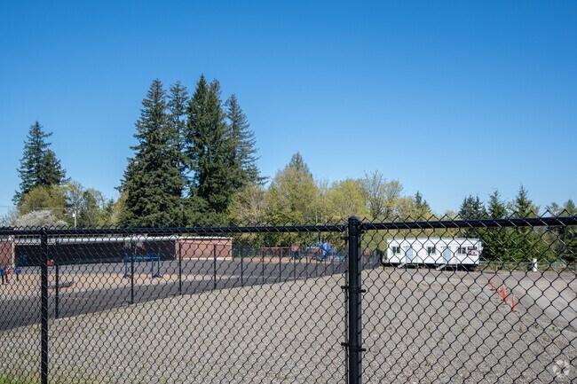 Sandy Grade School 06