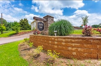 902 Blossom Ln, Vicksburg, MS 39180