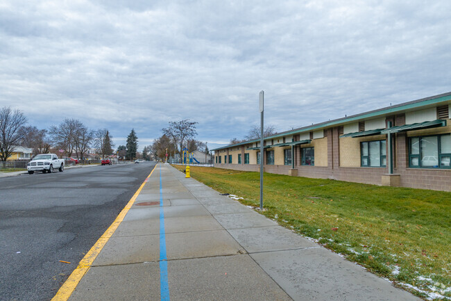Sunset Elementary is close to other parks and schools in the neighborhood.