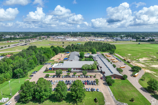 Stonebridge Elementary School enrolls 725 students per year.