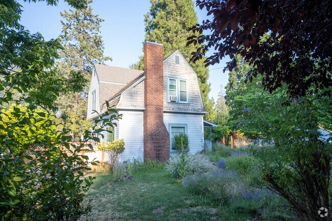 The 3 Tiers of Ashland offers beautiful homes surrounded by dense woods.