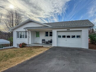 51 Lucas St, Sparta, NC 28675