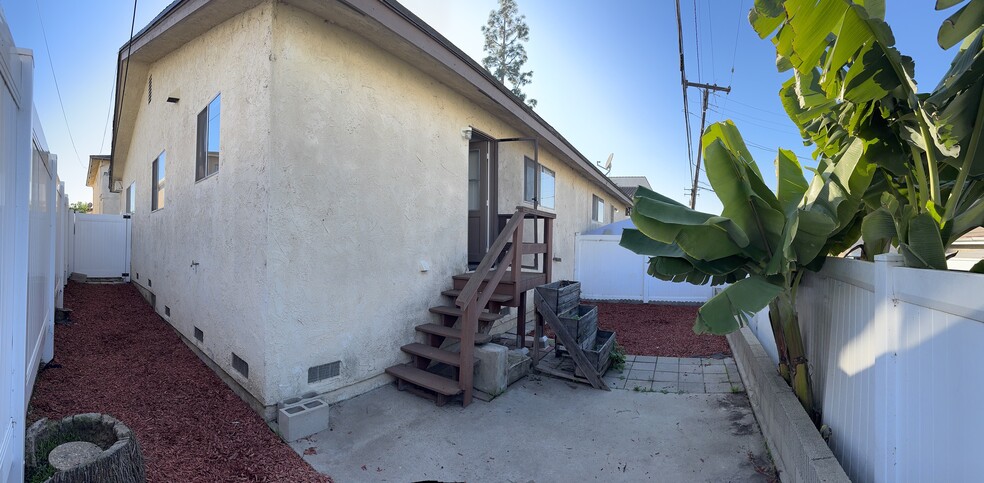 7741 Newman Ave unit C, Huntington Beach, CA 92647 - photo 1