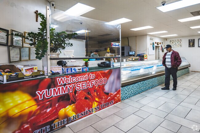 Yummy Seafood offers Muddy Creek residents fresh local seafood.