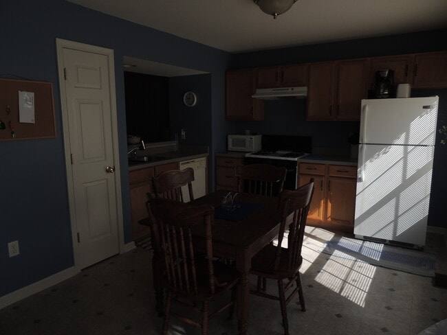 408 Knollwood Rd unit 1, Millersville, PA 17551 - photo 3