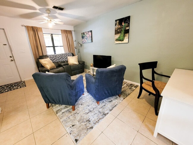 735 SE 4th Ave unit ID1359108P, Gainesville, FL 32601 - photo 4