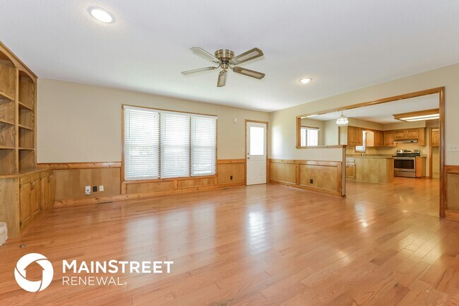 11531 S Lennox St, Olathe, KS 66061 - photo 2