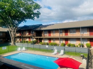 2001 19th St, Huntsville, TX 77340