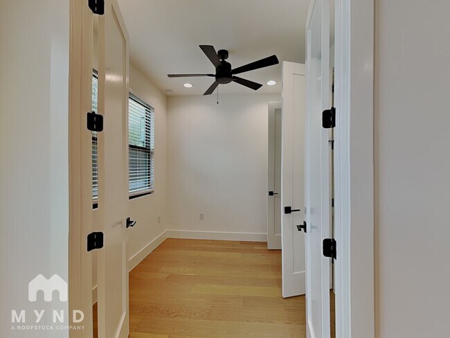 1119 Mahan Dr, Austin, TX 78721 - photo 6