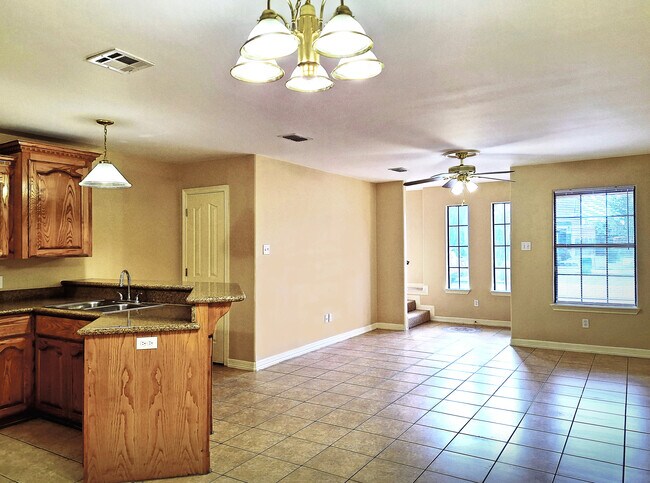1402 W Kiwi Ave unit 3, Pharr, TX 78577 - photo 2