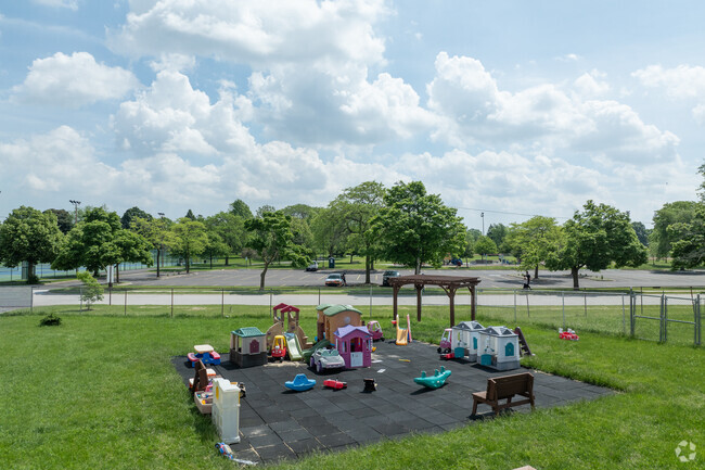 St Zachary Elementary School has a student-teacher ratio of 11-1.