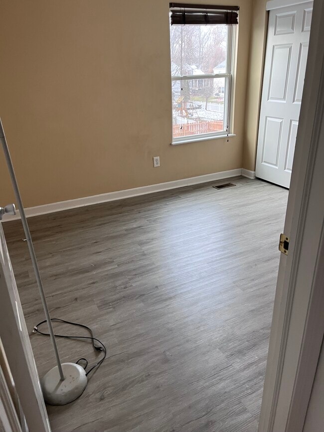 2395 Maple Hedge Way, Columbus, OH 43219 - photo 5