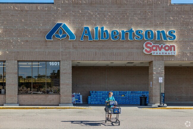 Albertson's is the local staple for groceries near Hyde Park.