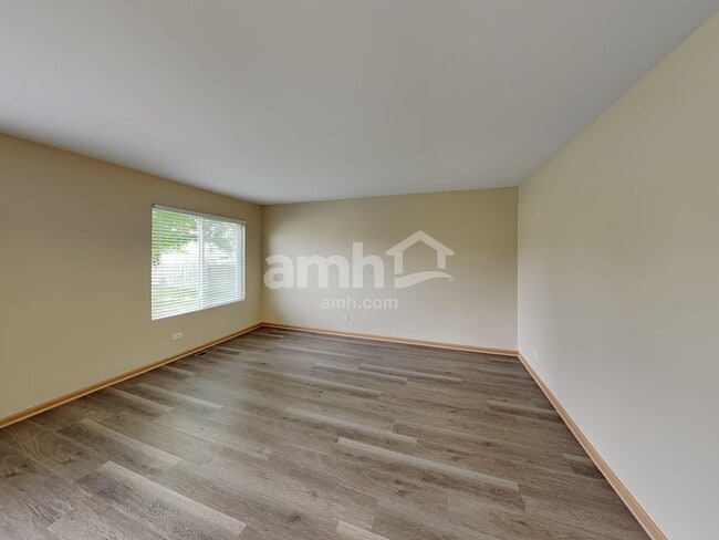 818 Glen Cove Ln, Pingree Grove, IL 60140 - photo 6