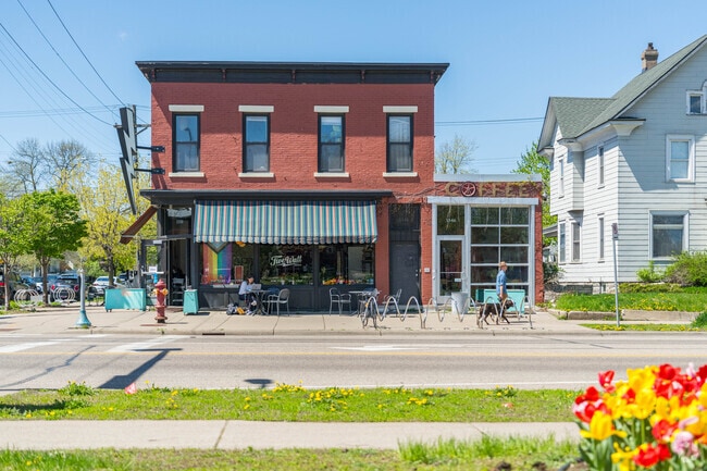 Five Watt Coffee is an option for South Uptown residents