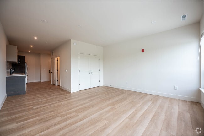 1BR, 1BA - 519SF - Living Room