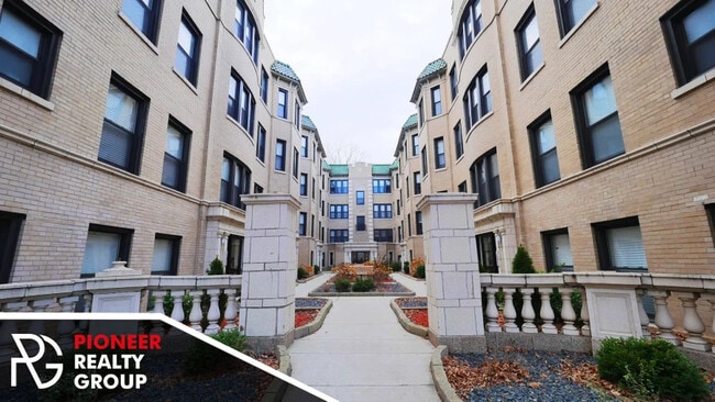 4032 N Ashland Ave unit 4034.5-2W, Chicago, IL 60613 - photo 2