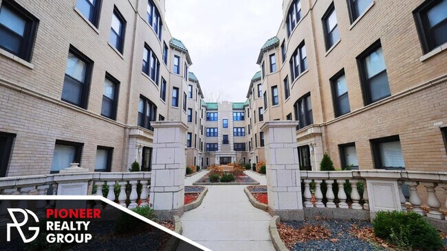 4032 N Ashland Ave unit 4036-2W, Chicago, IL 60613 - photo 2