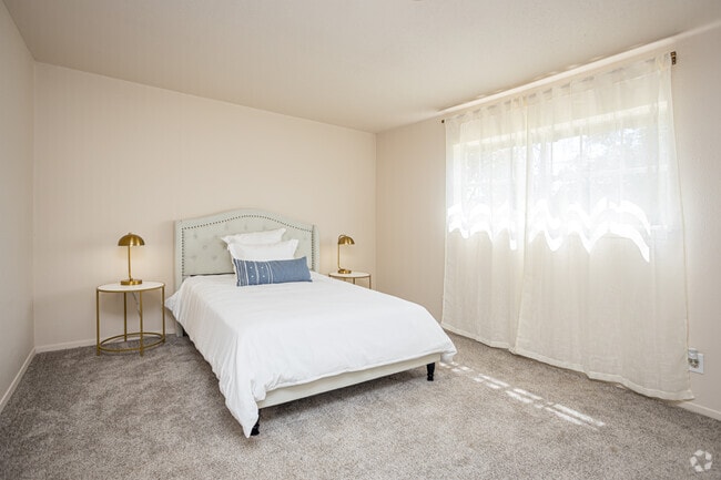 1BR, 1BA - 685-700SF