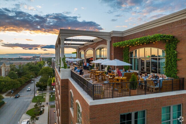 Lundy Chase residents can dine at one of many rooftop restaurants like War Eagle Supper Club.