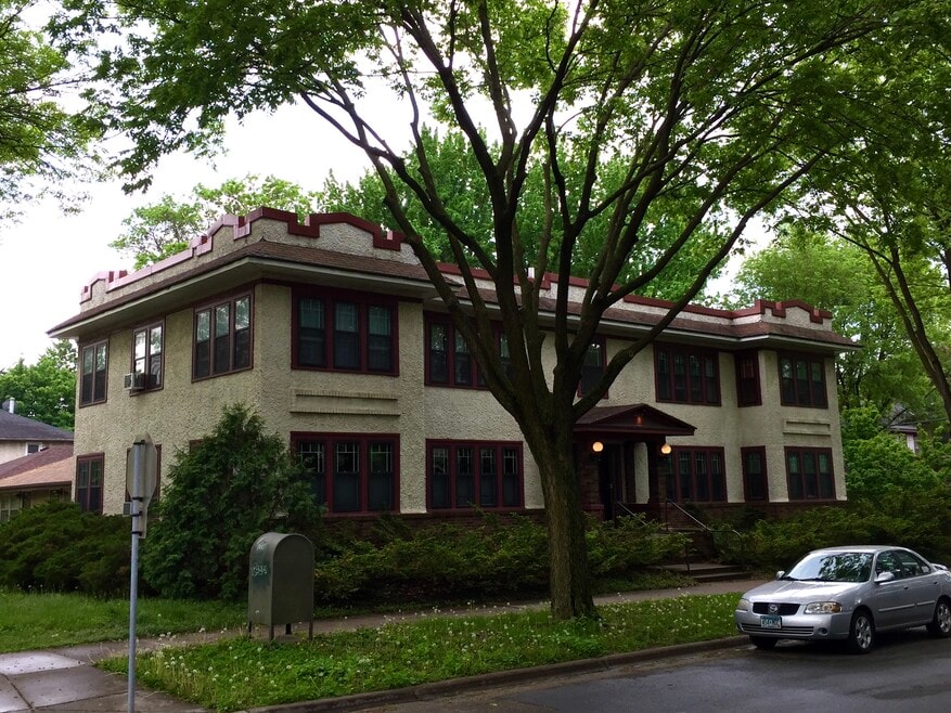 707 W 44th St unit 1, Minneapolis, MN 55409 - photo 1