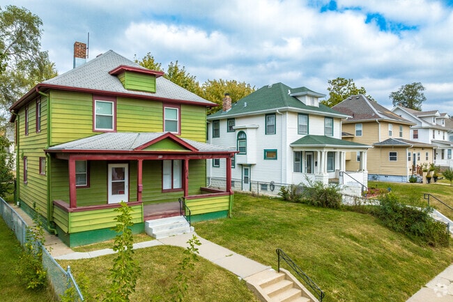 Many historic American Foursquare homes can be found along the streets of Binney Wirt Spencer.