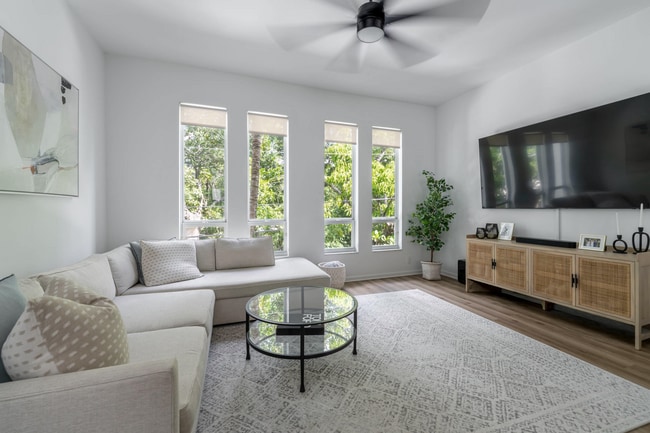 723 SE 16th Ct, Fort Lauderdale, FL 33316 - photo 3