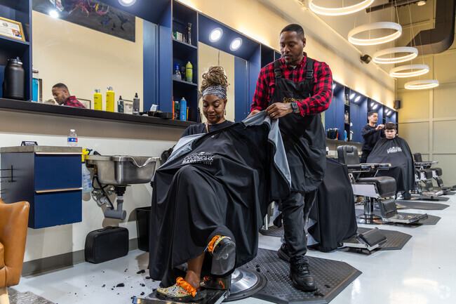 As Iowa Colony grows, new business like Chophouse Barbershop are coming into town.