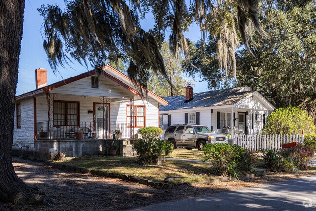 Century old bunglows in Feiler Park are shaded by large trees.