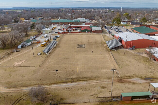 Morris Middle School challenges students by offering an all-encompassing curriculum.