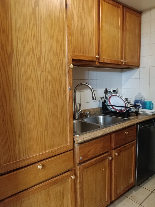 1075 Knoll Ln unit 101, Hoffman Estates, IL 60169 - photo 3