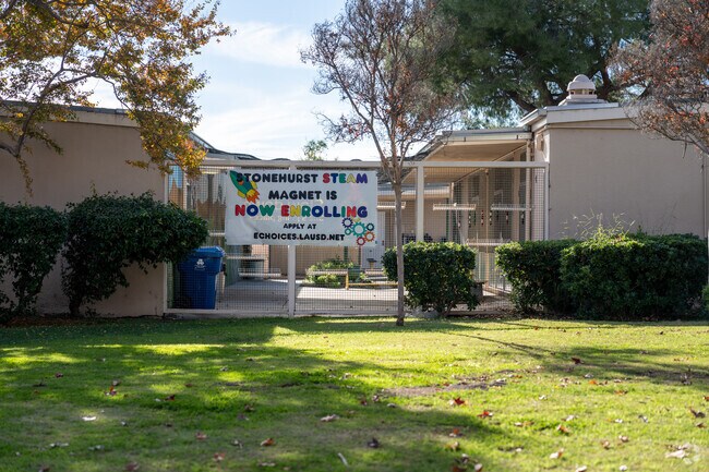 The student-teacher ratio at Stonehurst Avenue Elementary is 18:1.