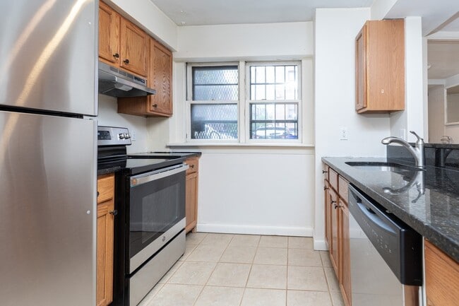 17 Cumberland St unit B, Boston, MA 02115 - photo 2