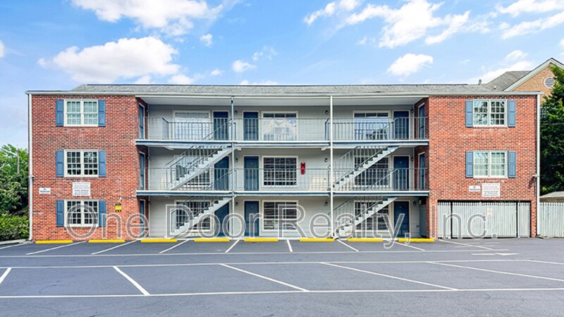 732 Scotland St unit 20, Williamsburg, VA 23185 - photo 1