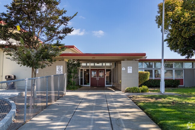 Great School rates Monroe Elementary School at a 4.