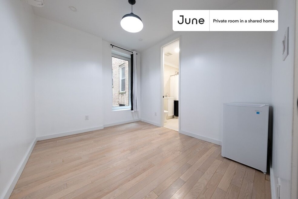 Room in Shared 4 bed/2 bath home