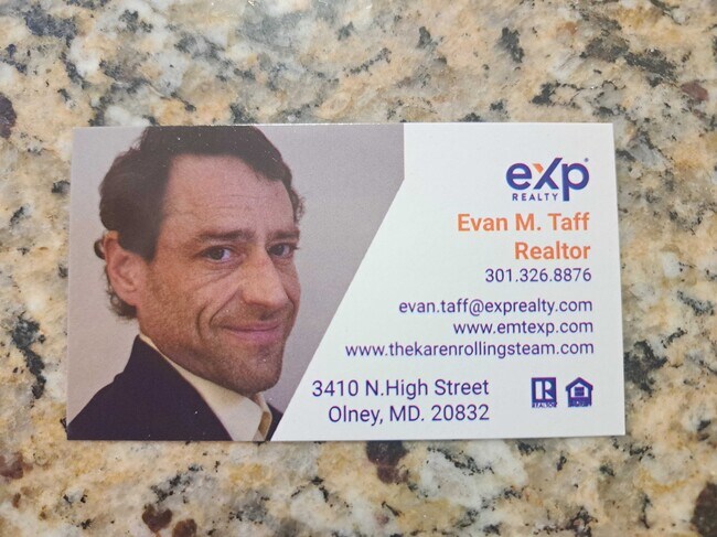 Agent Photo