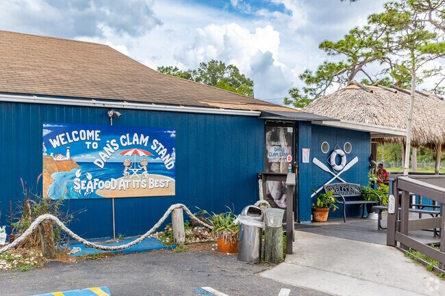 Dan's Clam Stand is a popular place for good seafood and vibes in Mayfair Garden Acres.