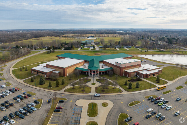 Lake Fenton High School holds a B- rating from Niche.