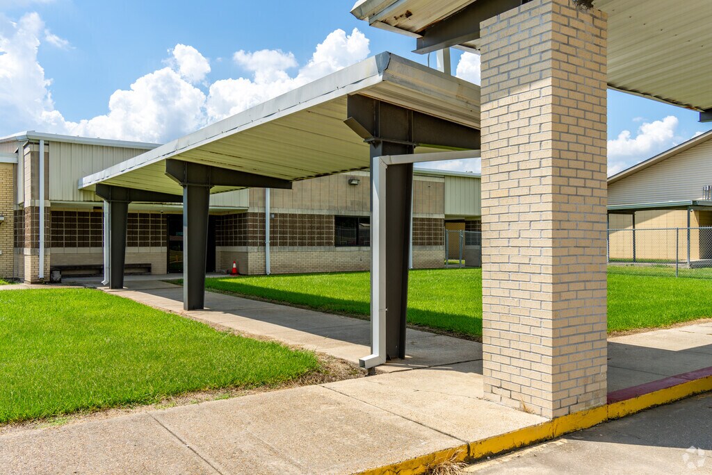 Students can take advantage of numerous sports opportunities at Henry Heights Elementary School.