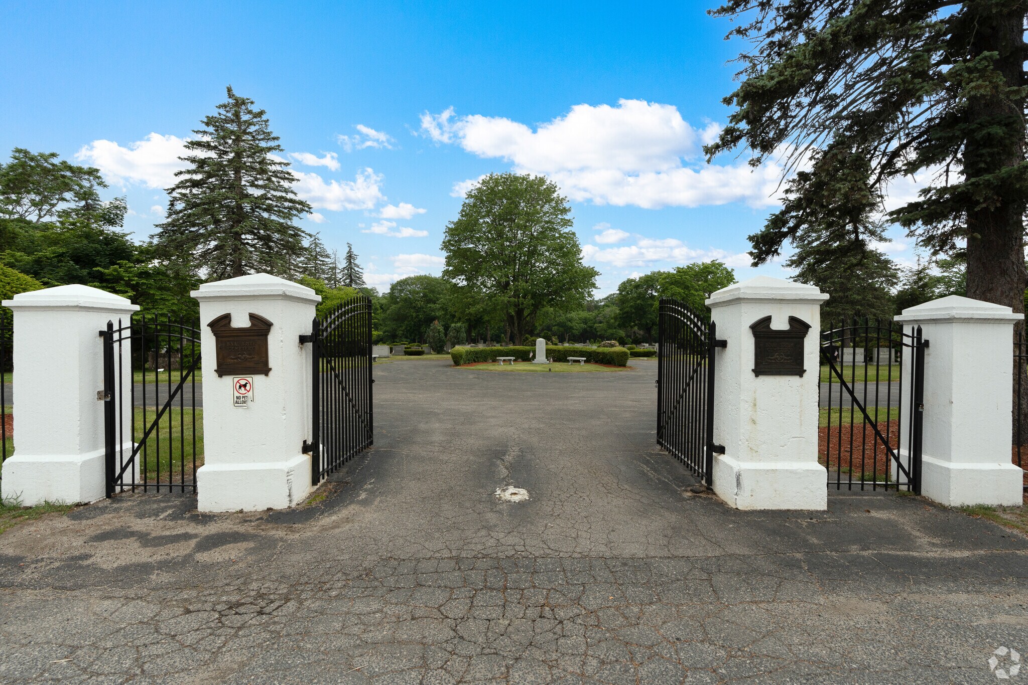 Maine entrance to B'nai B'rith Cemetery in Hadwen Park.