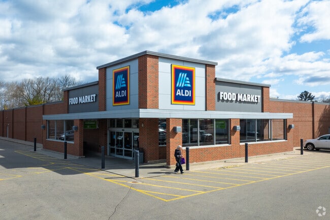 Aldi has discount groceries for residents of Shawano.
