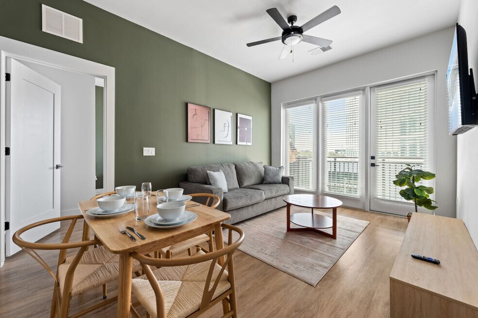 801 N Mac Dill Ave unit ID1313894P, Tampa, FL 33609 - photo 1