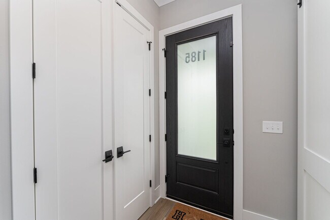 1185 Perry St, Columbus, OH 43201 - photo 6