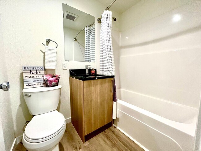 Kamden Place: Leasing Specials! Balconies, Lawn Space, Quiet Community in Pasco, Pasco, WA 99301 - photo 7