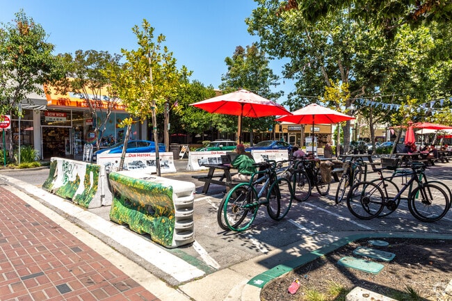 Enjoy the delightful outdoor eating areas scattered around Downtown Menlo Park.