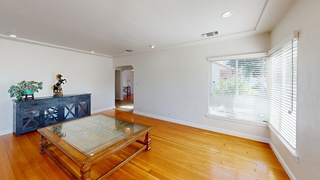 2524 N Vagedes Ave, Fresno, CA 93705 - photo 2