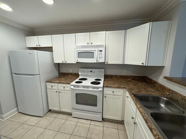 1725 Harvey Mitchell Pkwy S unit 2433, College Station, TX 77840 - photo 4